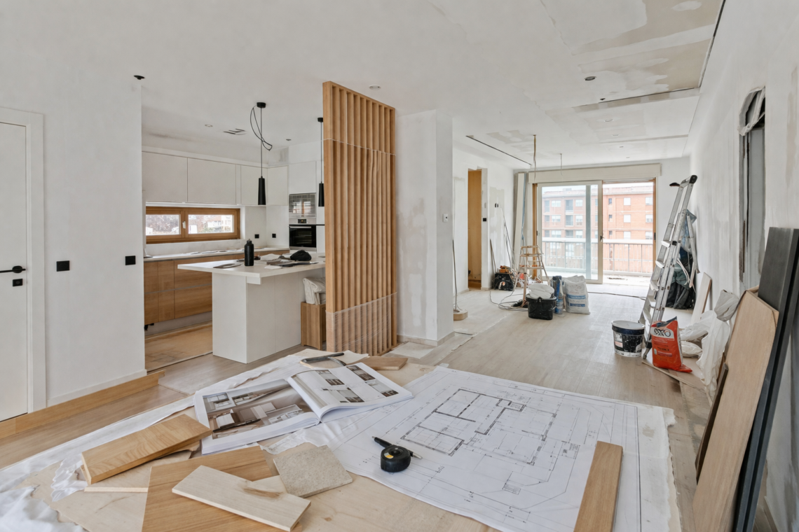 reforma integral de casa en Murcia con cocina y salón moderno abierto